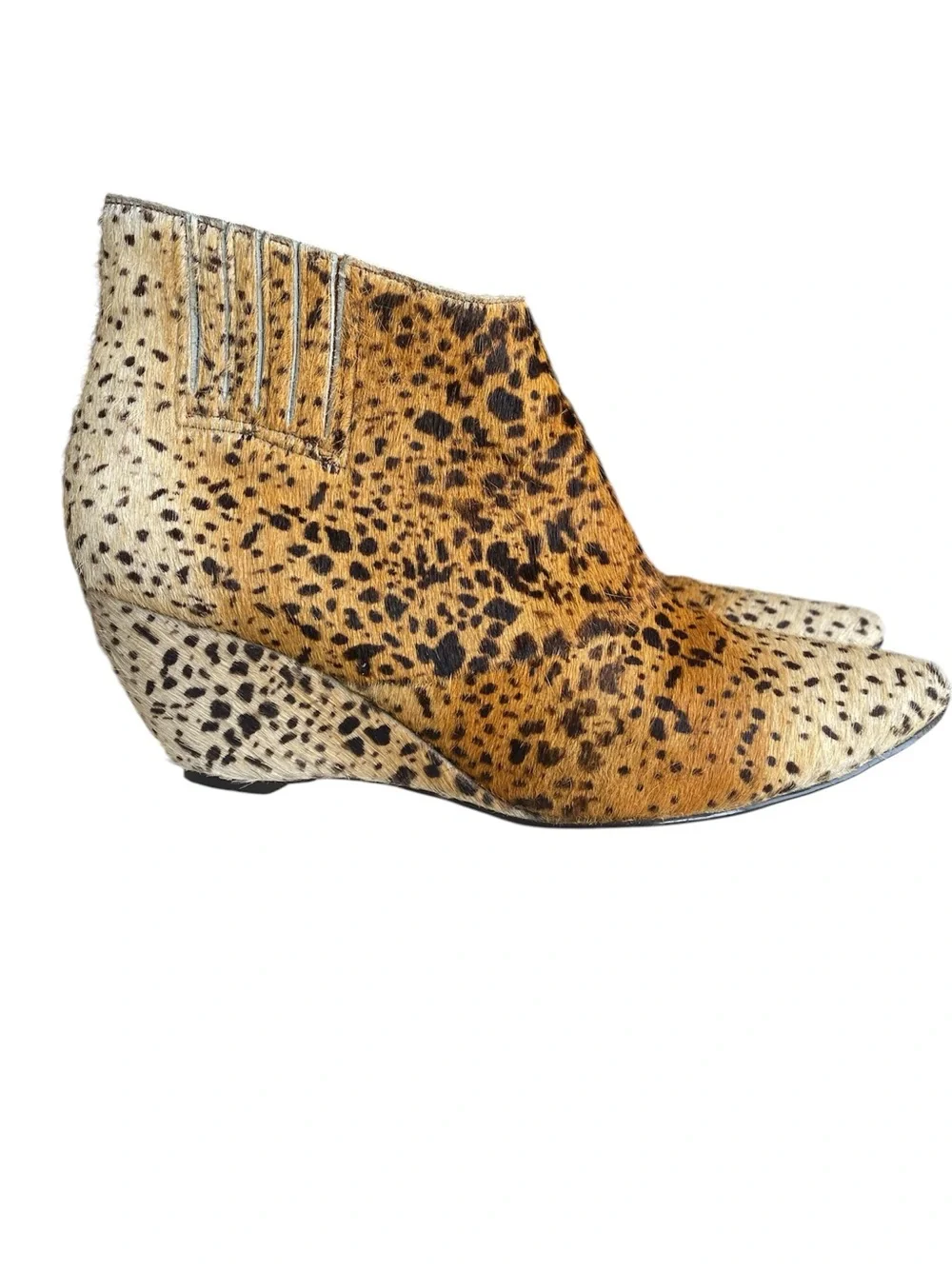 Matisse Nugent leopard print ombré, calf hair , wedge ankle booties. Size 9